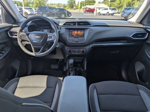 Used 2023 Chevrolet TrailBlazer LT FWD image 11