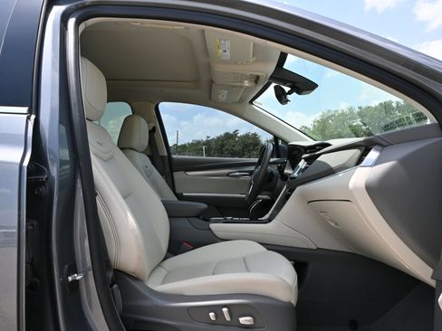 Used 2021 Cadillac XT5 Premium Luxury FWD image 25
