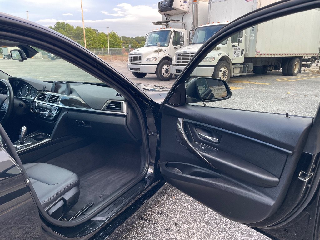 Used 2016 BMW 320i Sedan RWD image 22