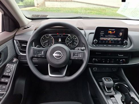 Used 2023 Nissan Rogue S AWD/4WD image 12