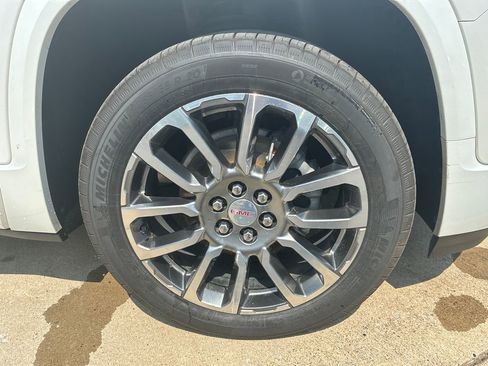 Used 2022 GMC Acadia Denali w/ Denali Ultimate Package FWD image 13