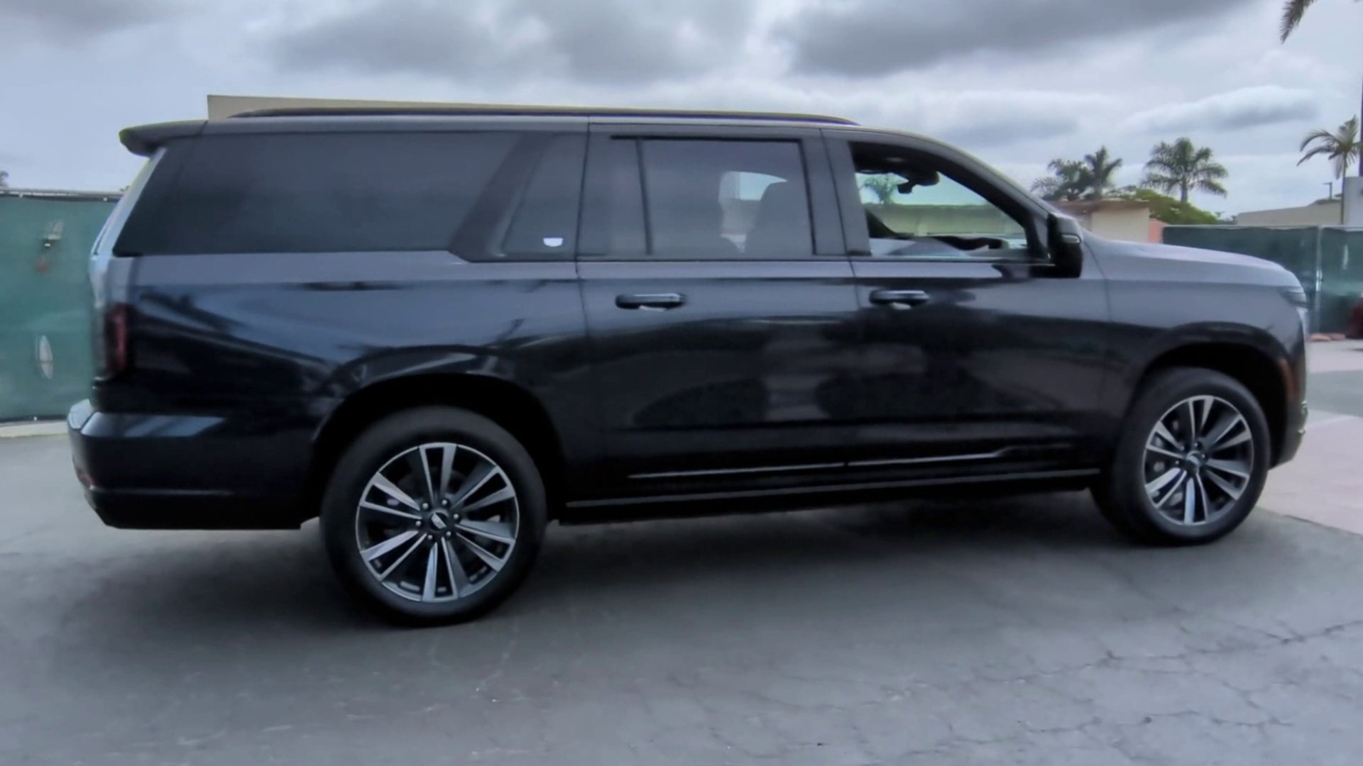 Certified 2025 Cadillac Escalade ESV Sport w/ LPO, Floor Liner Package AWD/4WD image 70