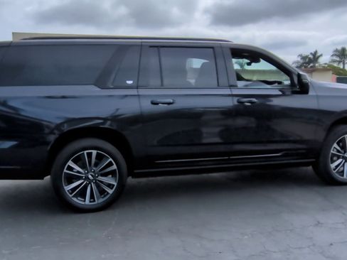 New 2025 Cadillac Escalade ESV Sport w/ LPO, Floor Liner Package AWD/4WD image 70