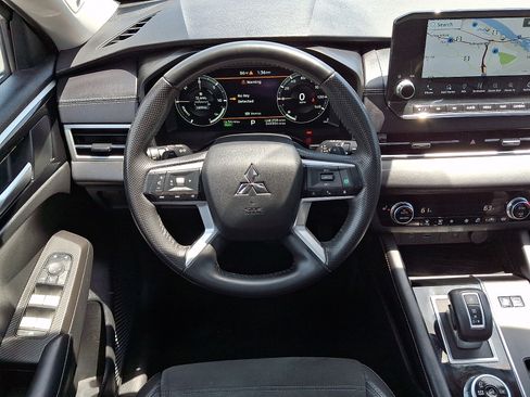 Used 2025 Mitsubishi Outlander SE AWD/4WD image 11