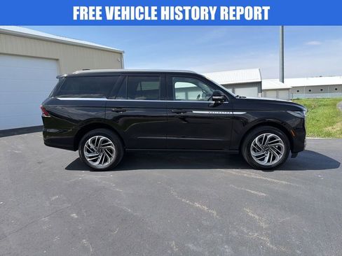 Used 2025 Lincoln Navigator Reserve AWD/4WD image 3