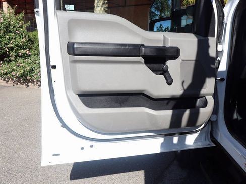 Used 2018 Ford F550 2WD Regular Cab Super Duty image 16