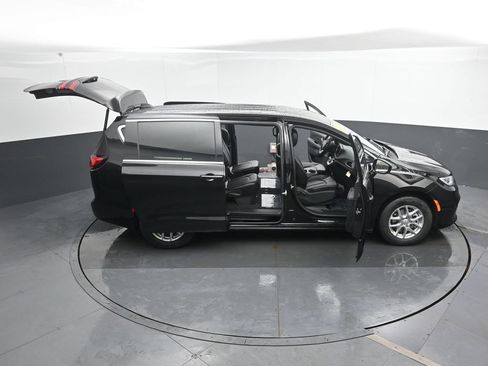 New 2026 Chrysler Pacifica Select FWD image 48