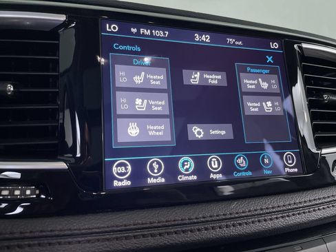 Used 2019 Chrysler Pacifica Limited FWD image 17