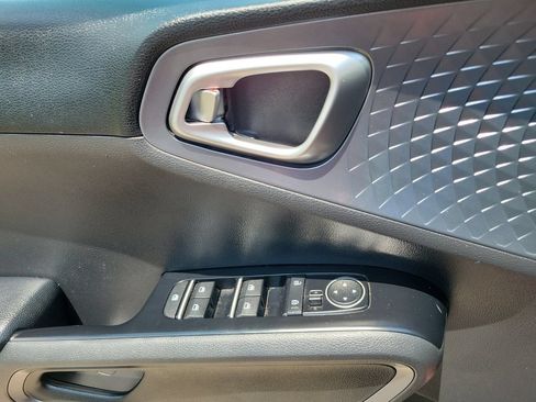Used 2020 Kia Soul S FWD image 24