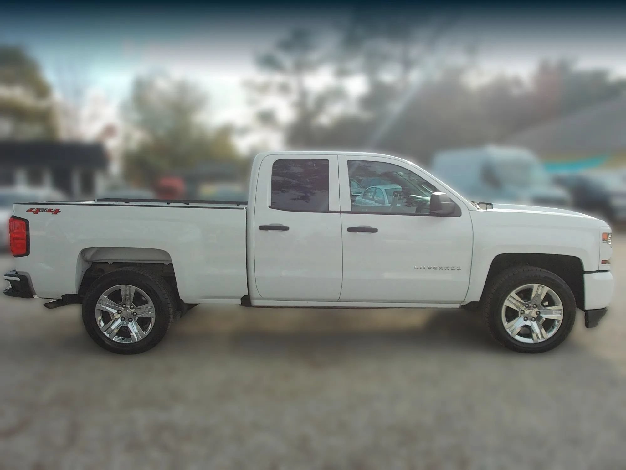 Used 2019 Chevrolet Silverado 1500 Custom w/ Custom Convenience Package AWD/4WD image 4