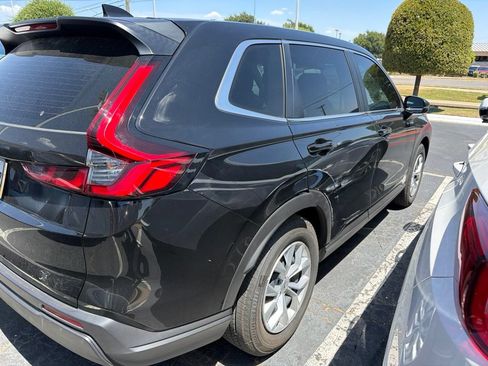 Used 2023 Honda CR-V LX image 4
