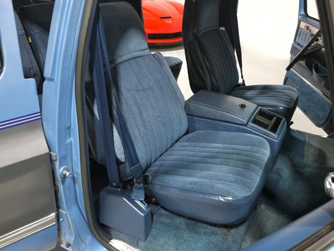 Used 1987 GMC Suburban 2WD image 14