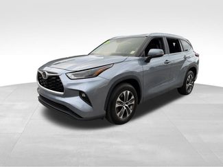Used 2023 Toyota Highlander L video 3