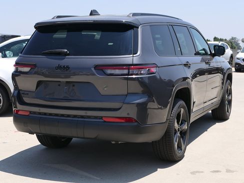 New 2026 Jeep Grand Cherokee L Limited w/ Limited Altitude Package AWD/4WD image 2