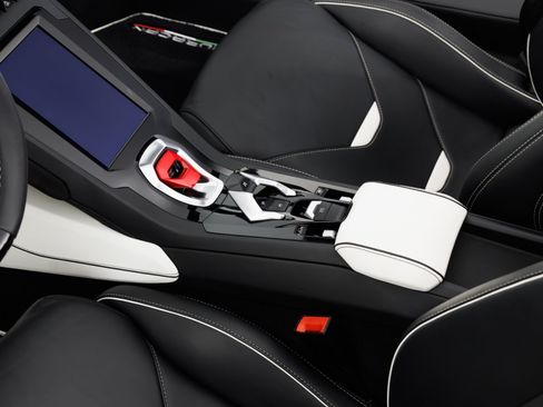 Used 2021 Lamborghini Huracan EVO RWD image 26