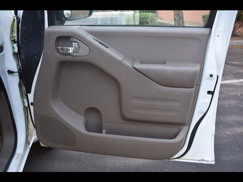 Used 2016 Nissan Frontier SV RWD image 29