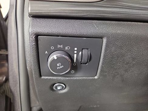 Used 2019 Jeep Grand Cherokee Altitude AWD/4WD image 29