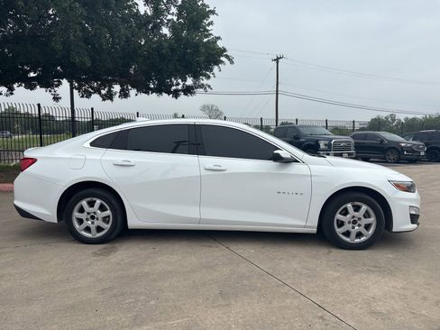 Used 2024 Chevrolet Malibu LT FWD image 2