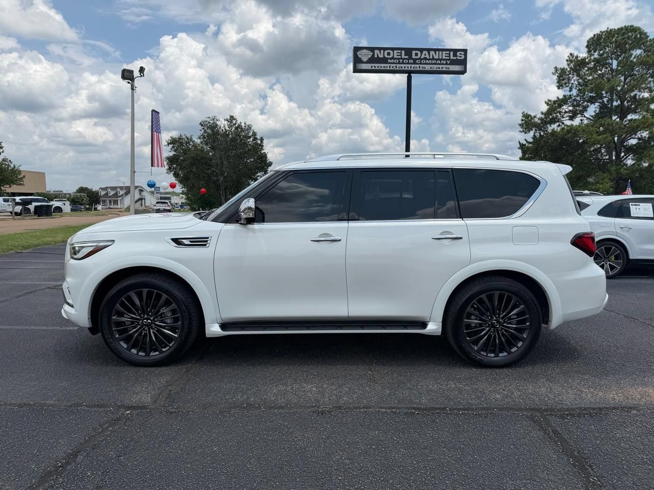 Used 2024 INFINITI QX80 Sensory w/ Cargo Package AWD/4WD image 22