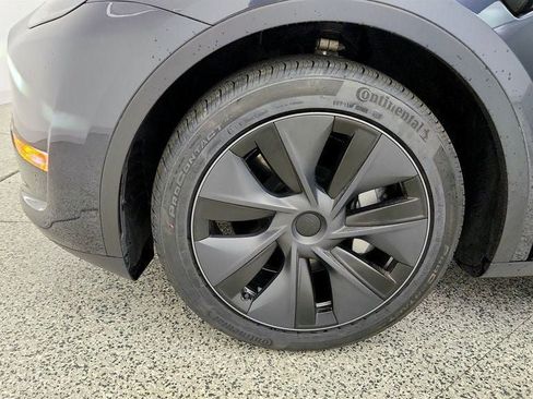 Used 2025 Tesla Model Y Long Range AWD/4WD image 9