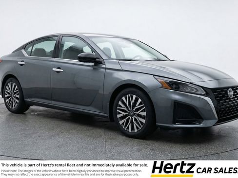 Used 2025 Nissan Altima 2.5 SV image 1