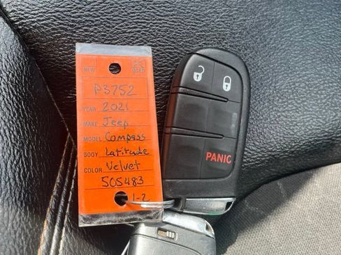 Used 2021 Jeep Compass Latitude FWD image 11