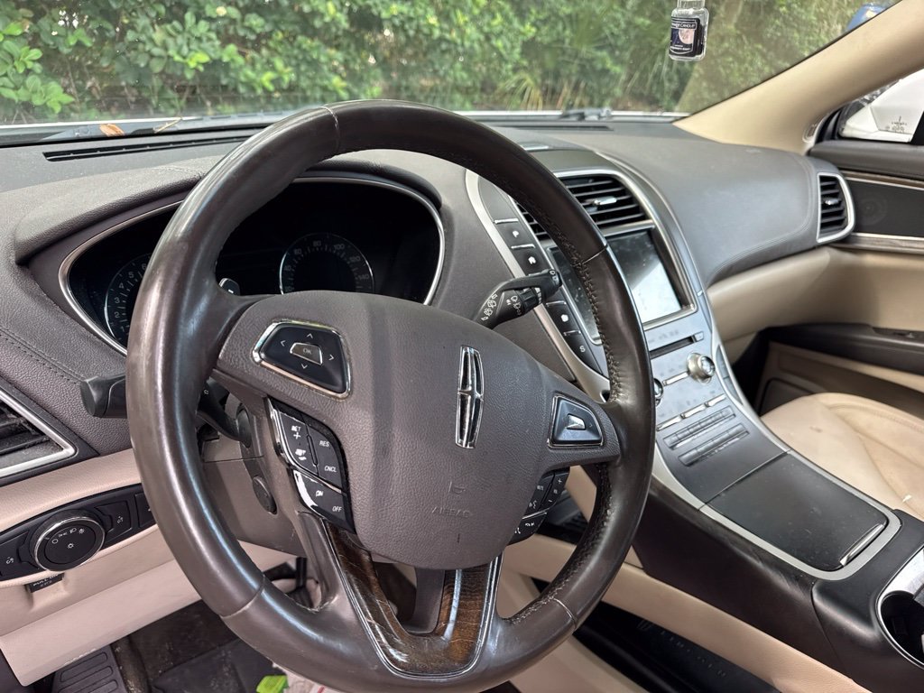 Used 2017 Lincoln MKX Select AWD/4WD image 9