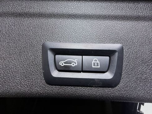 Used 2022 BMW X6 xDrive40i w/ Premium Package image 41