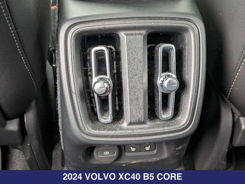 Used 2024 Volvo XC40 B5 Core AWD/4WD image 17