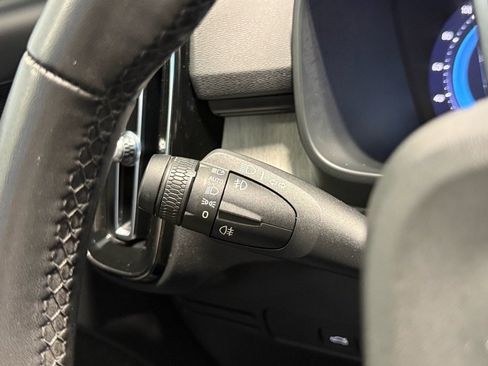 Used 2023 Volvo XC40 B5 Plus w/ Protection Package Premier image 19