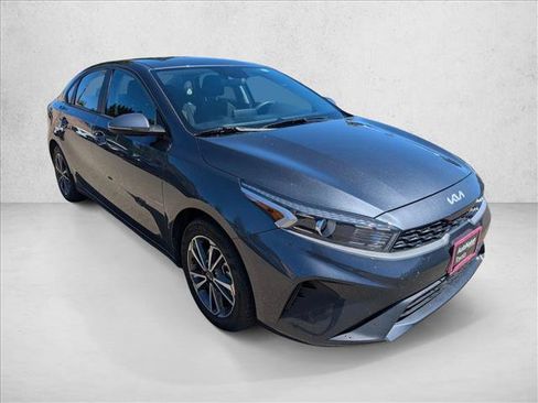 Used 2023 Kia Forte LXS w/ LXS Technology Package FWD image 3