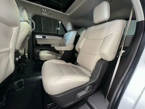 Used 2021 Ford Explorer Platinum w/ Equipment Group 601A AWD/4WD image 31