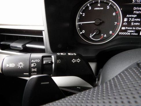 New 2025 Mitsubishi Outlander SE image 32