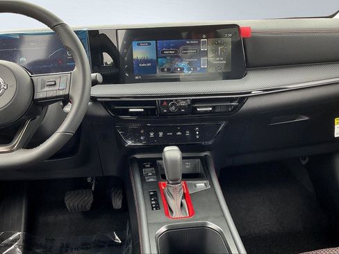 New 2025 Nissan Kicks SR image 7