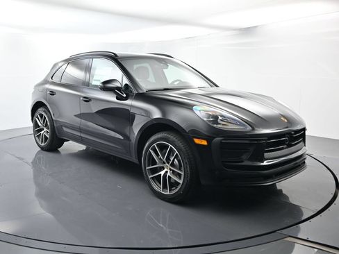 Certified 2026 Porsche Macan AWD/4WD image 16