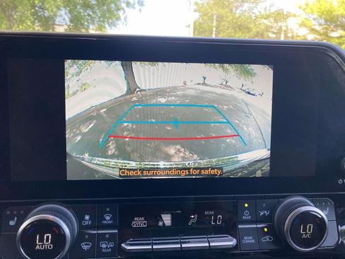 Used 2023 Toyota Highlander XLE image 14