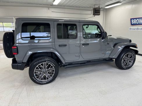 Used 2023 Jeep Wrangler Unlimited Sahara w/ Cold Weather Group AWD/4WD image 9