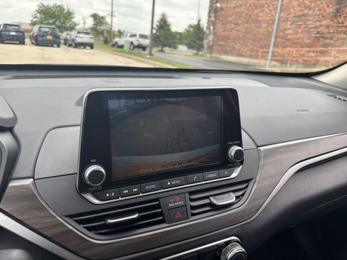 Used 2025 Nissan Altima 2.5 SV FWD image 23