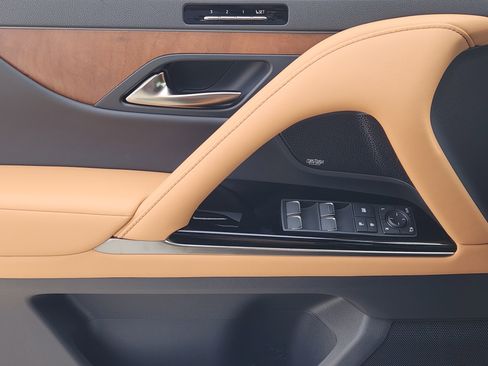 New 2025 Lexus LX 700h Luxury image 18