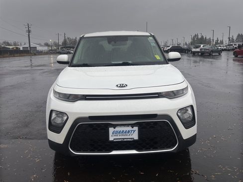 Used 2020 Kia Soul S image 2