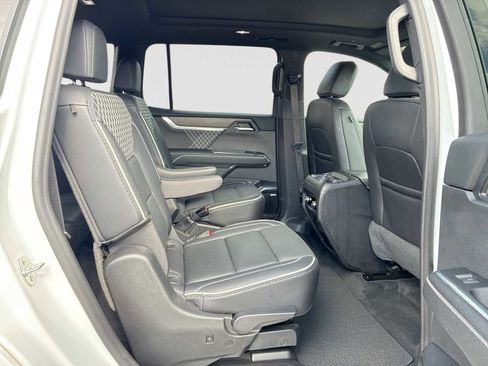 Used 2024 GMC Acadia Denali image 28