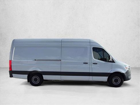 Used 2024 Mercedes-Benz Sprinter 2500 image 4