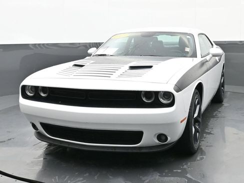Used 2023 Dodge Challenger SXT w/ Plus Package image 7