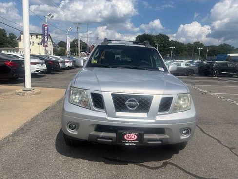 Used 2011 Nissan Frontier PRO-4X w/ Pro-4x Luxury Pkg AWD/4WD image 2