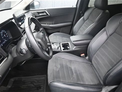 Used 2024 Mitsubishi Outlander SE image 17