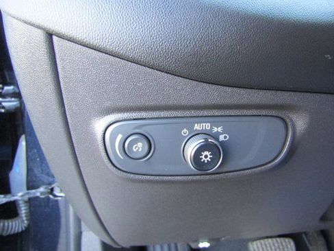 Used 2021 Chevrolet Equinox LS image 19