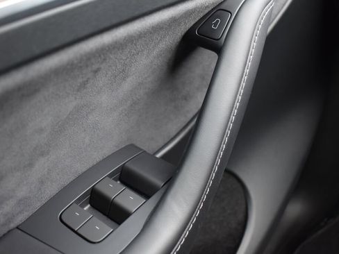 Used 2024 Tesla Model Y Long Range image 14