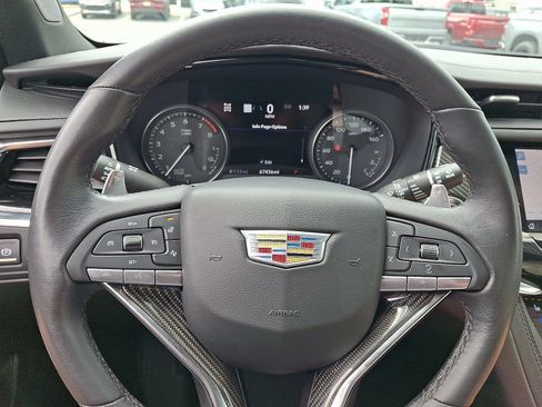 Used 2023 Cadillac XT6 Sport w/ Technology Package AWD/4WD image 16