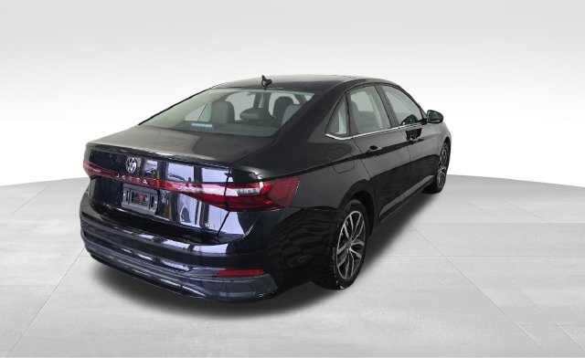 Used 2025 Volkswagen Jetta SE w/ Sunroof Package FWD image 7