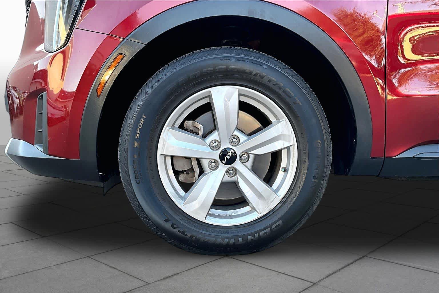 Used 2024 Kia Sorento LX FWD image 11